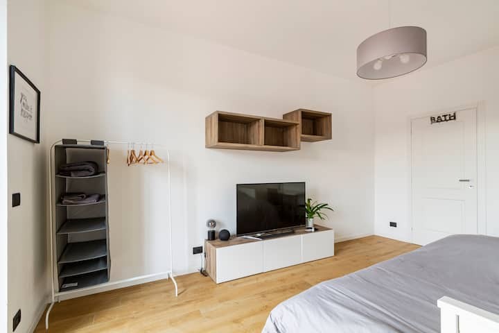 Stanza privata con vista panoramica su Milano – UpBNB